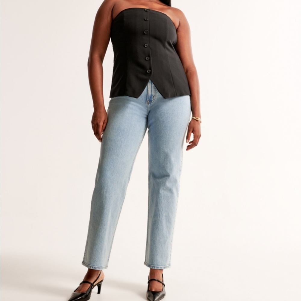 MEDIUM WASH. Curve love high rise vintage jean